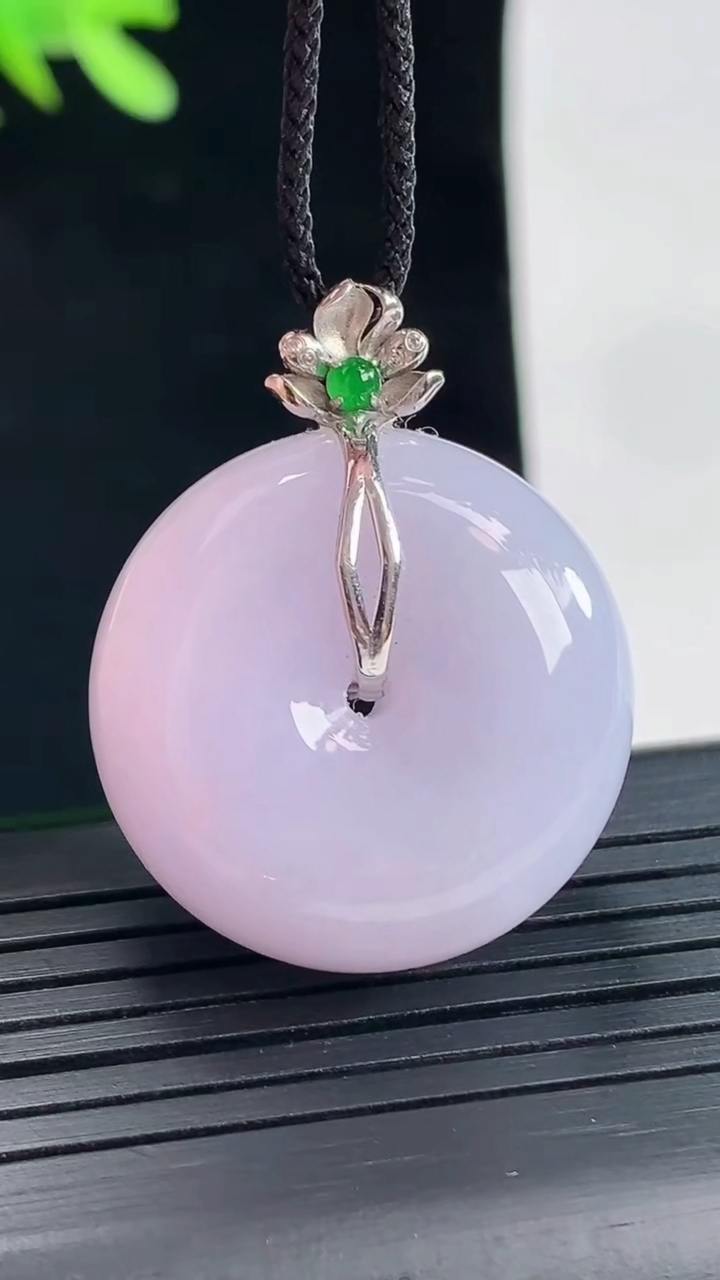 天然A货翡翠18k金紫罗兰路路通吊坠，尺寸25-12.3重量:17.39g
4月26日