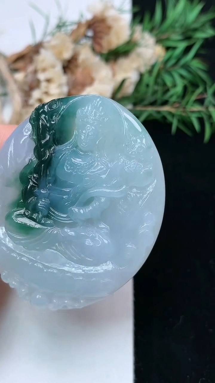 天然A货翡翠飘花虚空藏观音菩萨吊坠，尺寸50.8-42.6-7.2，重量:31.37g
4月26日