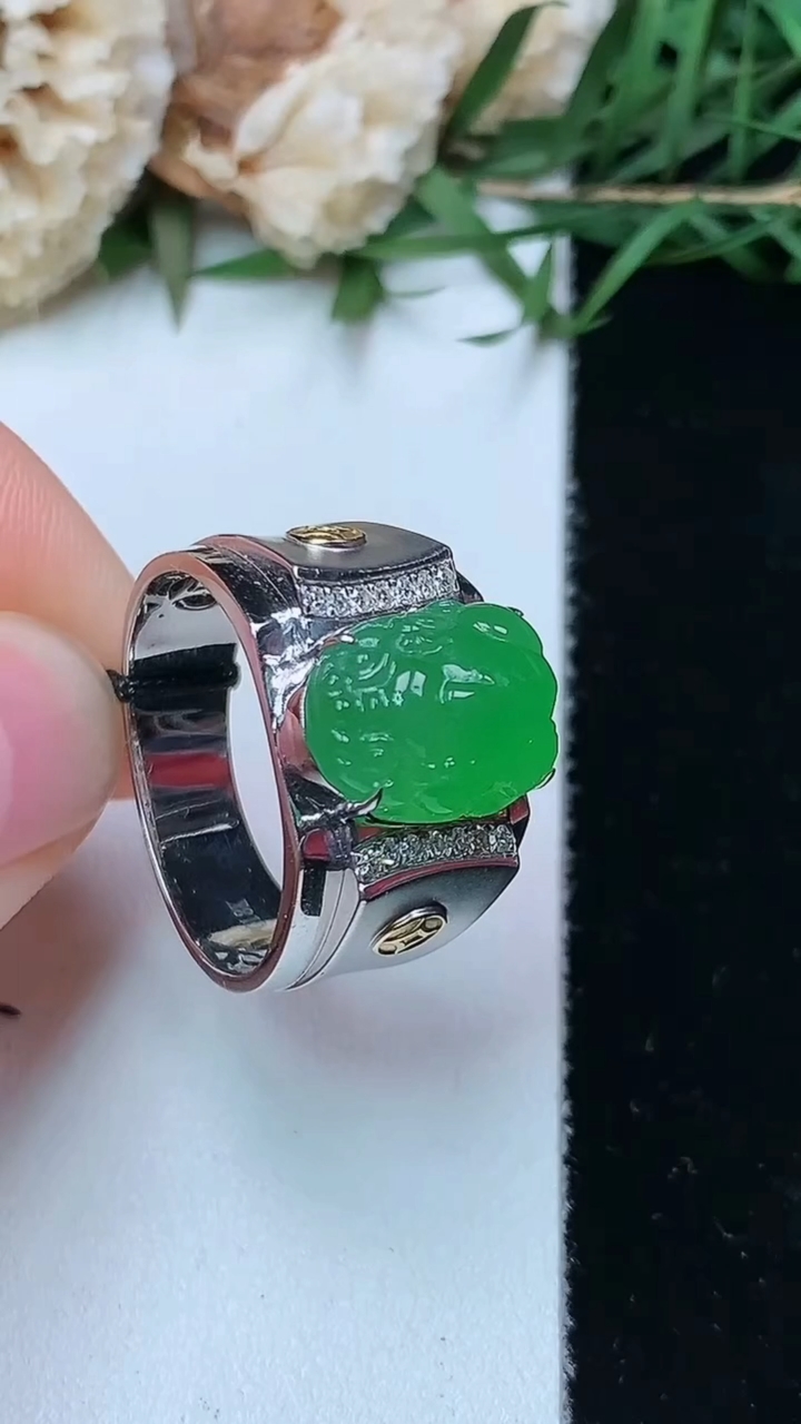 天然A货翡翠貔貅戒指，尺寸19.3-12.9-9.3，重量:6.36g2026年4月26日
工厂直销