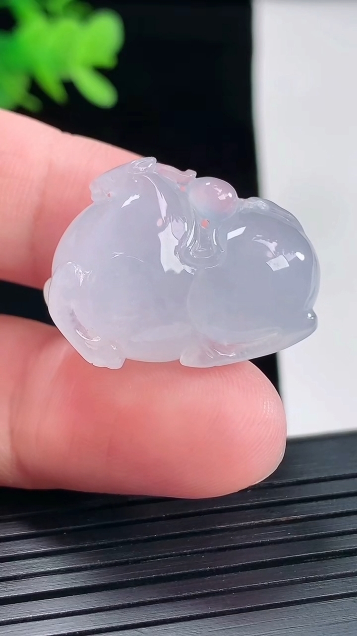 天然A货翡翠紫罗兰生肖马吊坠，尺寸26.5-19-12.2重量:11.42g
4月26日