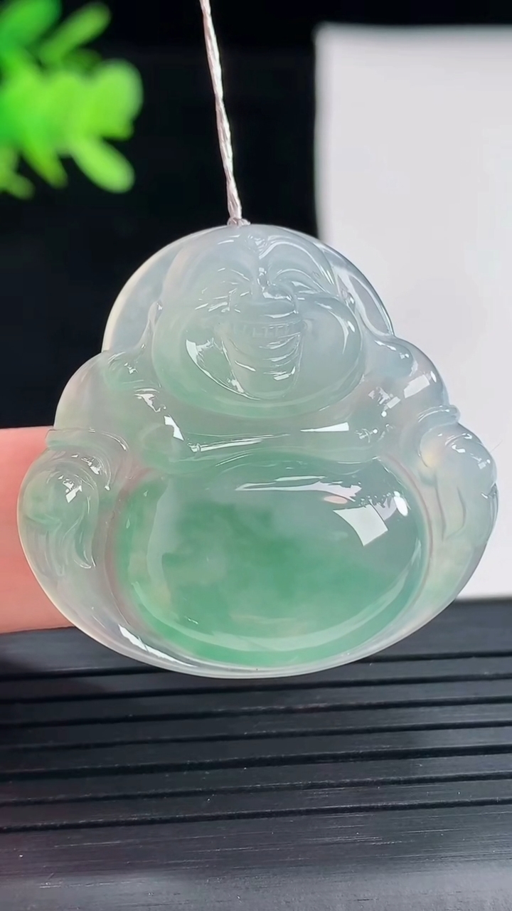 天然A货翡翠种飘花佛公吊坠，尺寸33-35-5.8重量:10.09g
4月26日