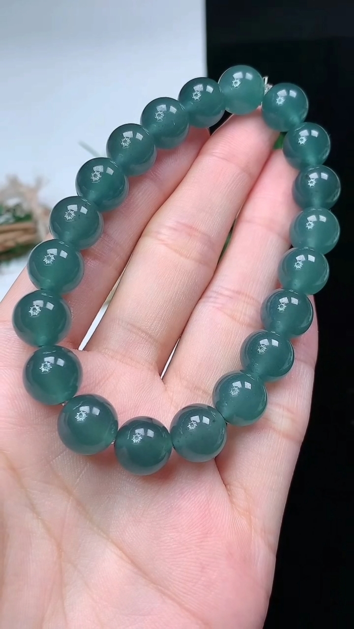 天然A货翡翠蓝水圆珠手串，尺寸10-20颗，重量:35.89g4月26日
工厂直销收藏佳品,种好水足