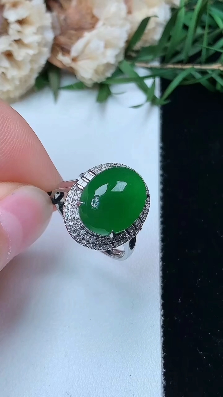 天然A货翡翠蛋面戒指，尺寸17-12.9-9.9，重量:3.37g2026年4月26日
工厂直销收藏