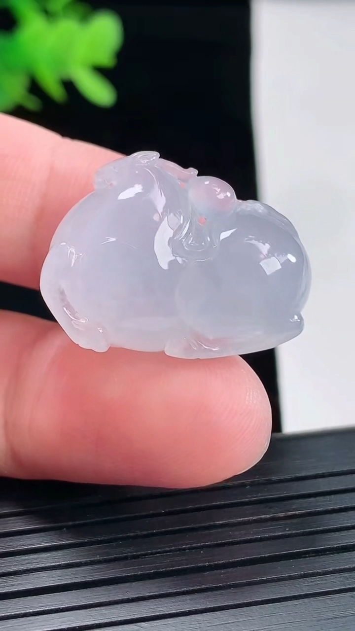 天然A货翡翠紫罗兰生肖马吊坠，尺寸26.5-19-12.2重量:11.42g
4月26日