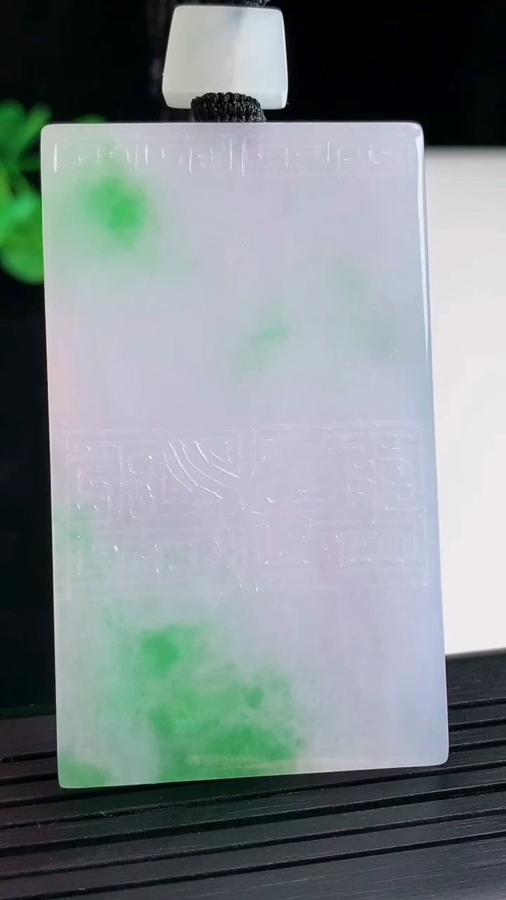 天然A货翡翠仿古无事牌吊坠，尺寸59-35-6重量:46.30g
4月26日