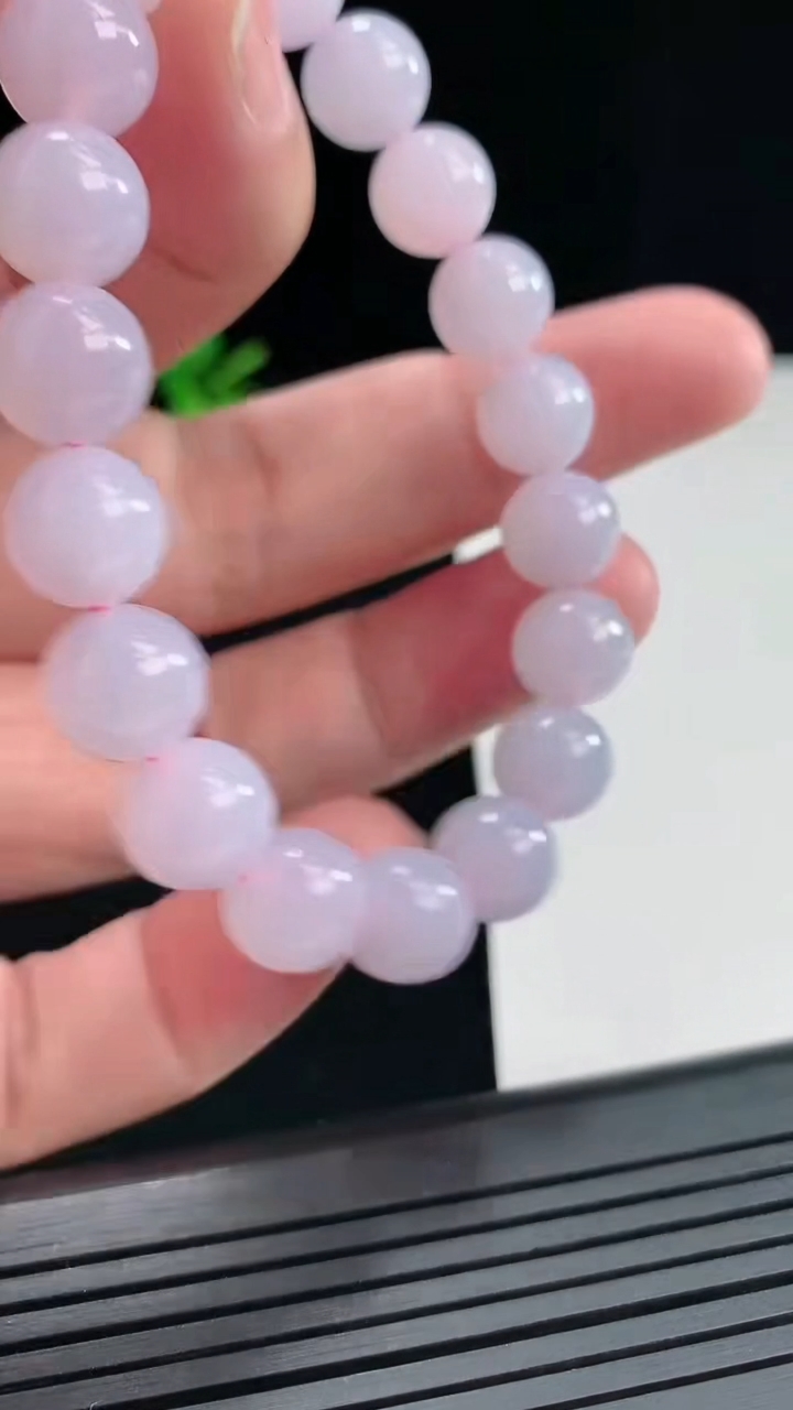 天然A货翡翠紫罗兰圆珠手串，尺寸10-19颗重量:32.10g4月26日
工厂直销收藏佳品,种好水足，色泽均匀，有种有色，上手高大气！