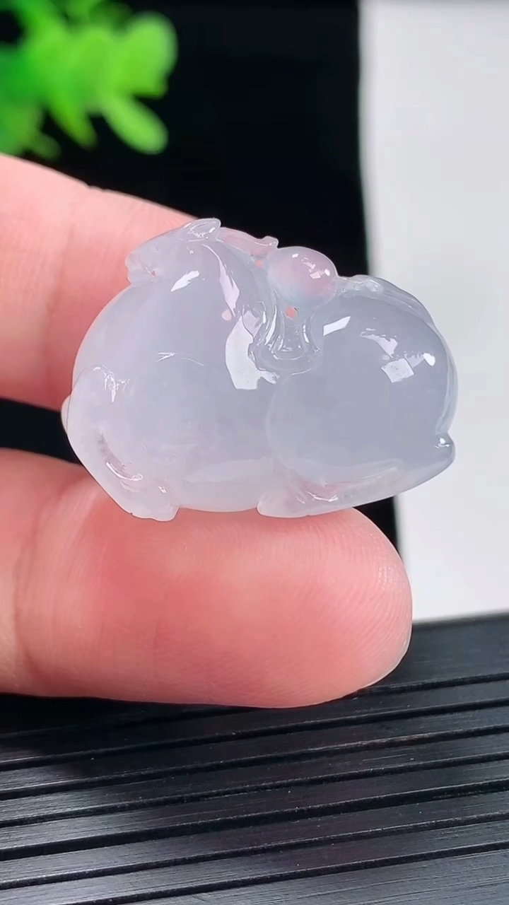 天然A货翡翠紫罗兰生肖马吊坠，尺寸26.5-19-12.2重量:11.42g
4月26日