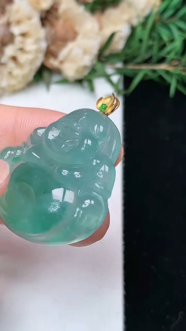 天然A货翡翠蓝水佛公吊坠，尺寸28.3-32.2-6，重量:8.83g
4月26日