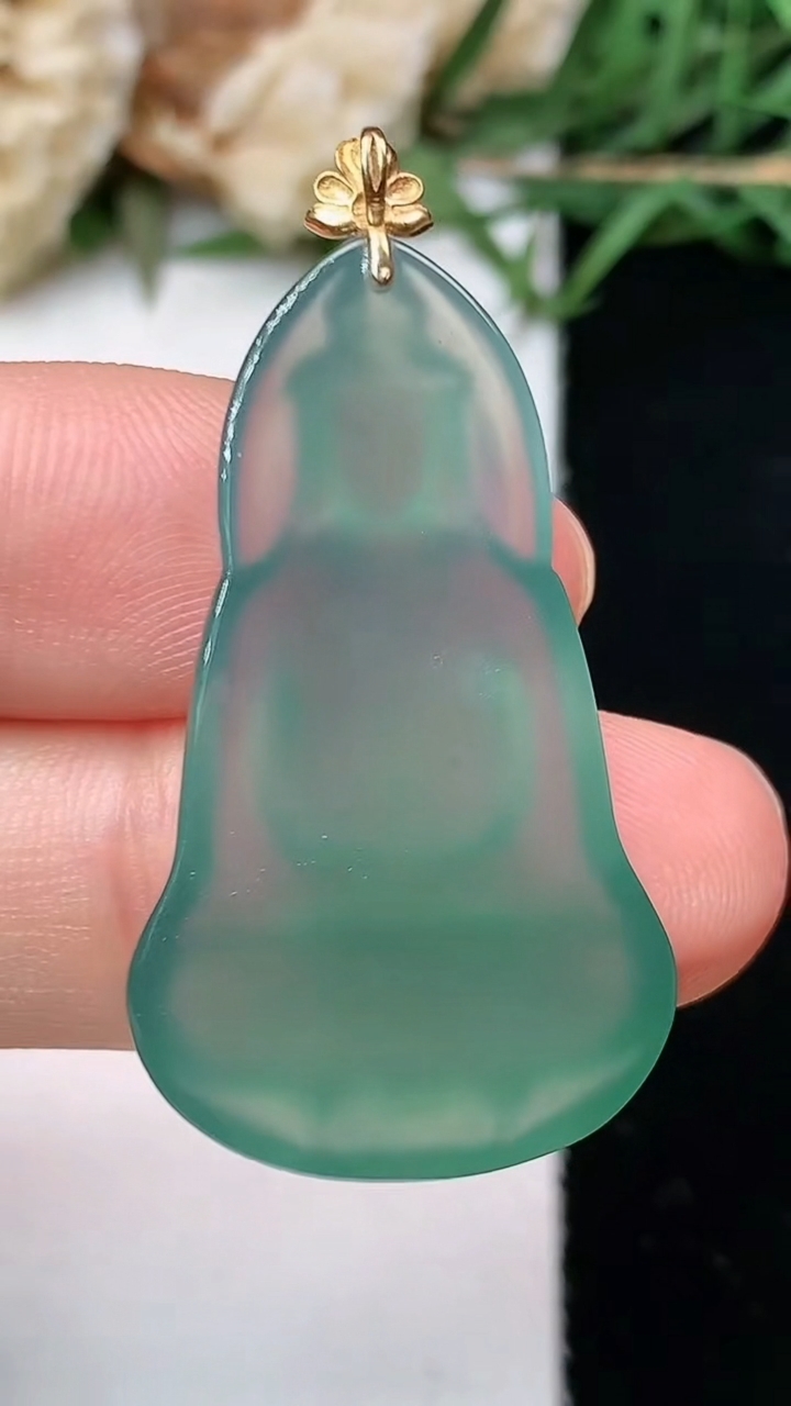 天然A货翡翠蓝水素衣观音吊坠，尺寸32.4-19-4.4，重量:4.76g
4月26日