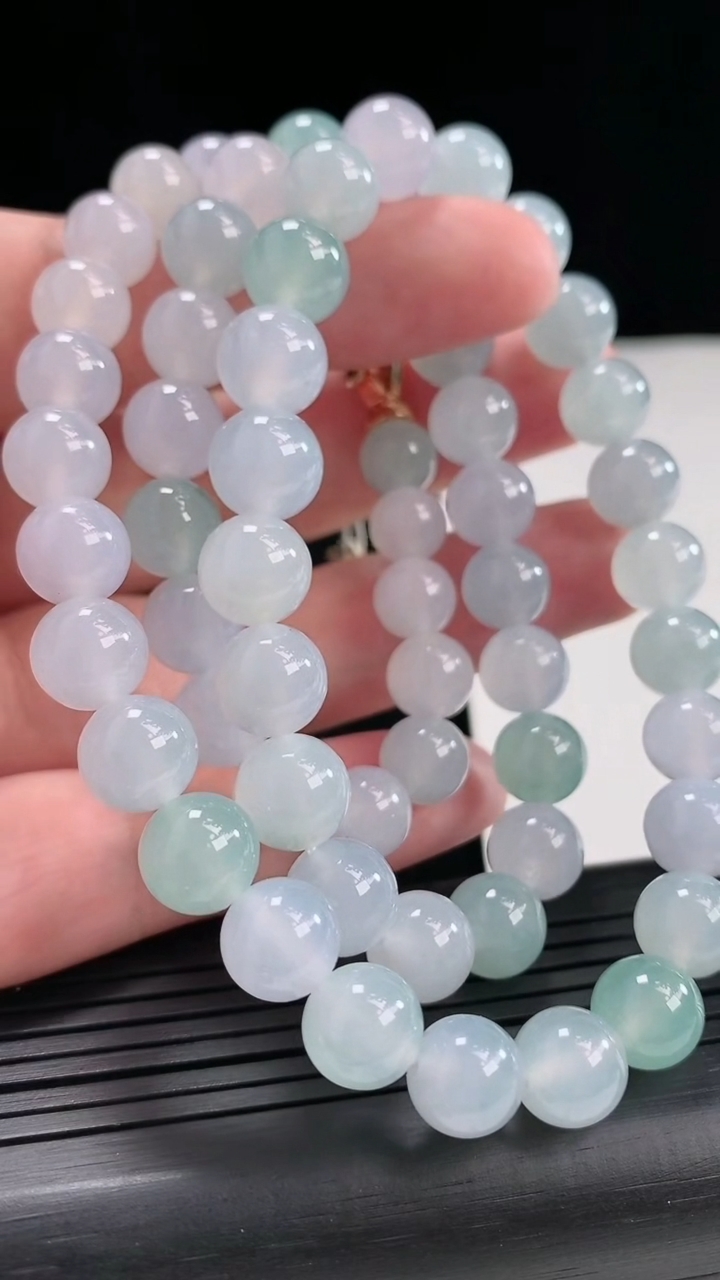 天然A货翡翠种春带彩 紫罗兰圆珠项链，尺寸9-61颗重量:76.90g4月26日
工厂直销收藏佳品,