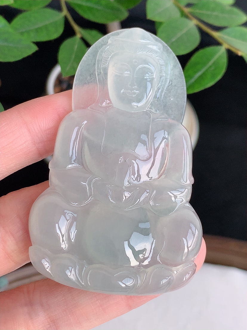 天然A货翡翠晴水大件正装观音吊坠 
尺寸64.5-40.3-5.8mm 重量27.23g 0425