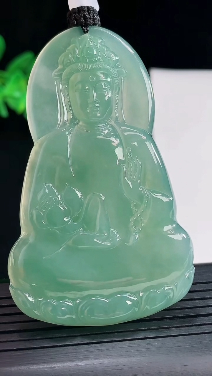 天然A货翡翠素衣观音吊坠，尺寸67-42-5.2重量:32.45g
4月26日