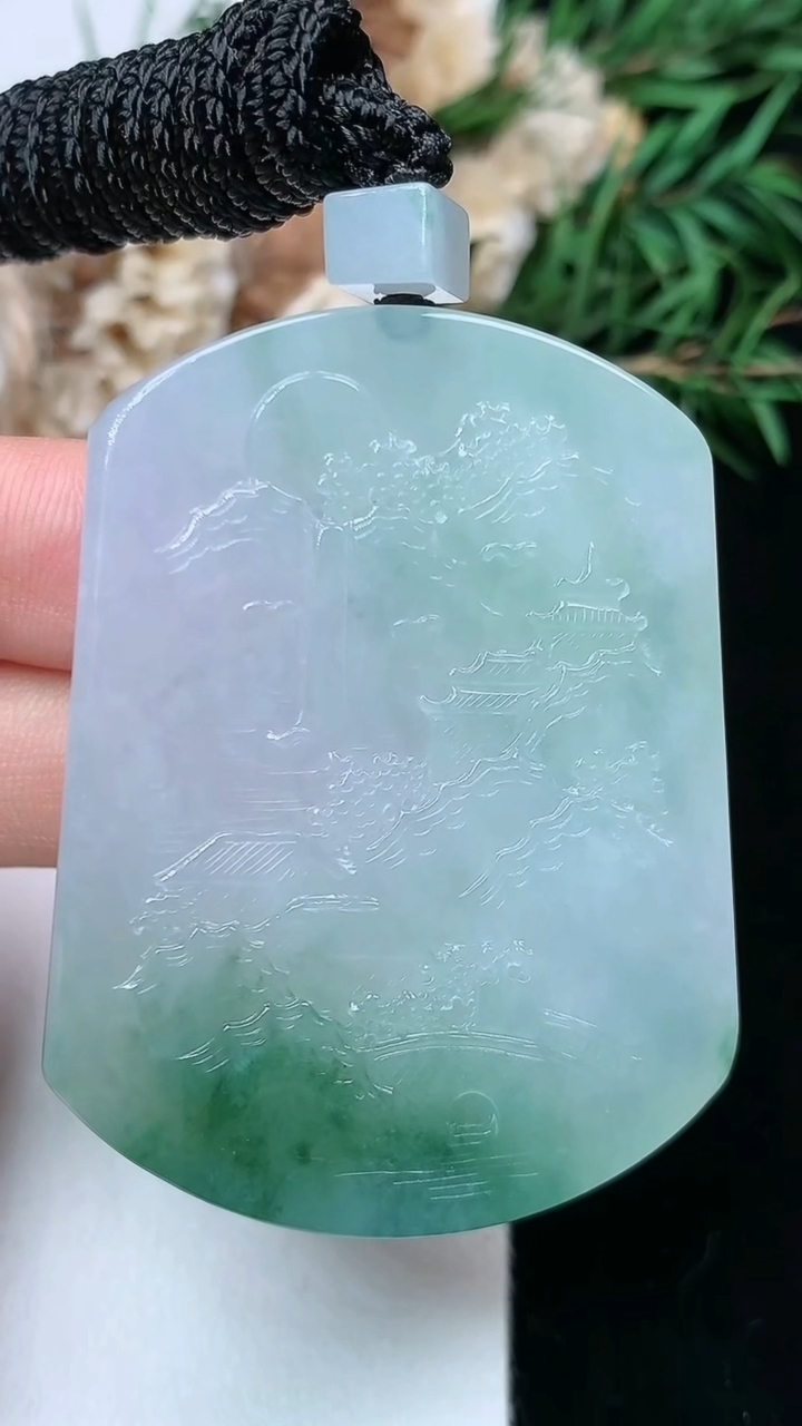 天然A货翡翠山水牌吊坠，尺寸49.2-38.3-6，重量:35.44g
4月26日