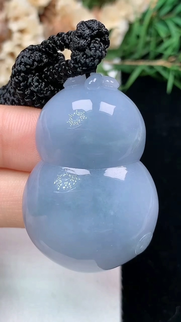 天然A货翡翠紫罗兰葫芦吊坠，尺寸38.4-26.8-11.6，重量:25.91g
4月26日