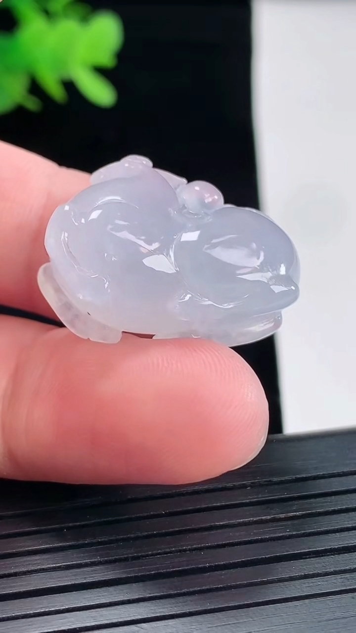 天然A货翡翠紫罗兰生肖马吊坠，尺寸26.5-19-12.2重量:11.42g
4月26日