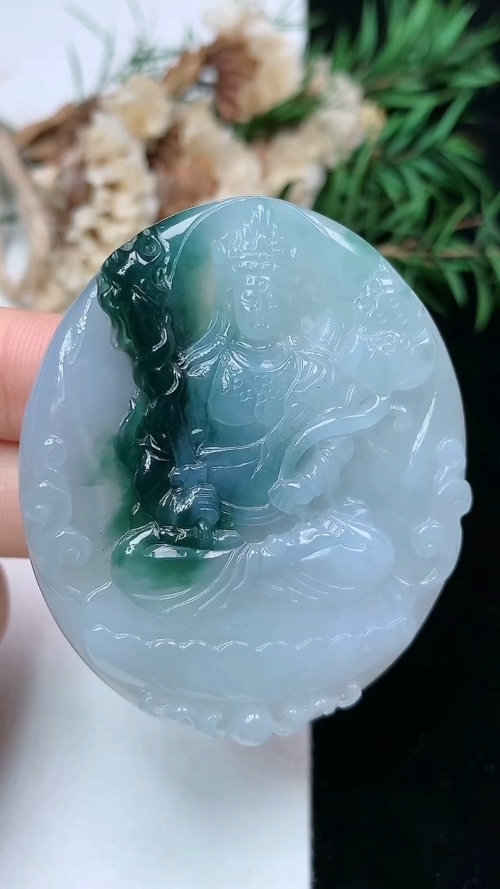 天然A货翡翠飘花虚空藏观音菩萨吊坠，尺寸50.8-42.6-7.2，重量:31.37g
4月26日