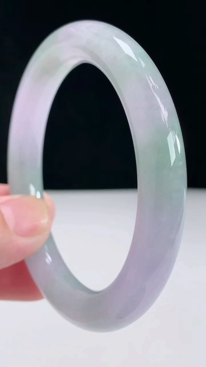 圈口55-56翡翠a货春带彩 紫罗兰圆条手镯尺寸55.9-9.8重:52.16g6694月27日