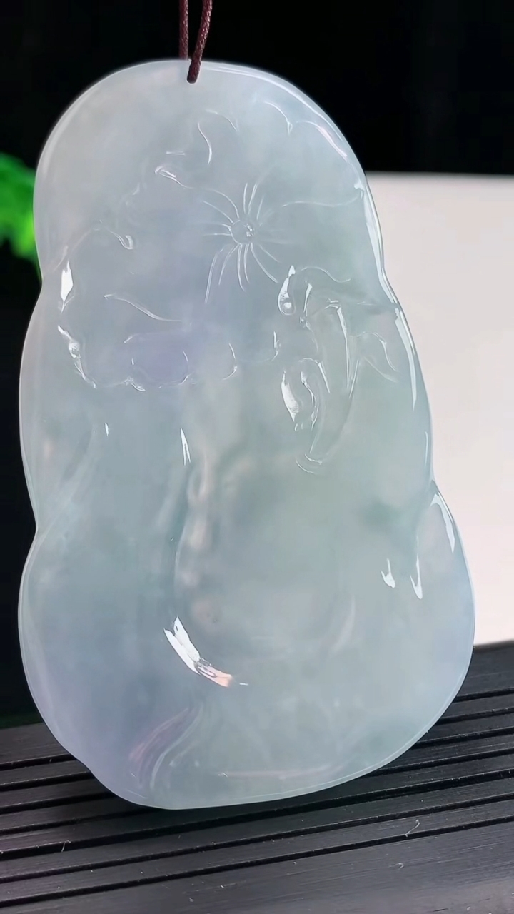 天然A货翡翠种紫罗兰普贤菩萨吊坠，尺寸71.5-43-7重量:48.99g
4月27日