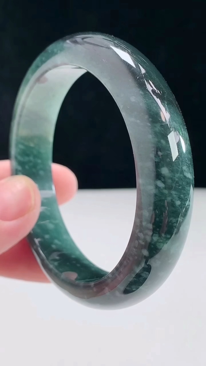 圈口55-56翡翠a货蓝水宽边手镯尺寸55.6-13.3-8.2重:62.12g6494月27日