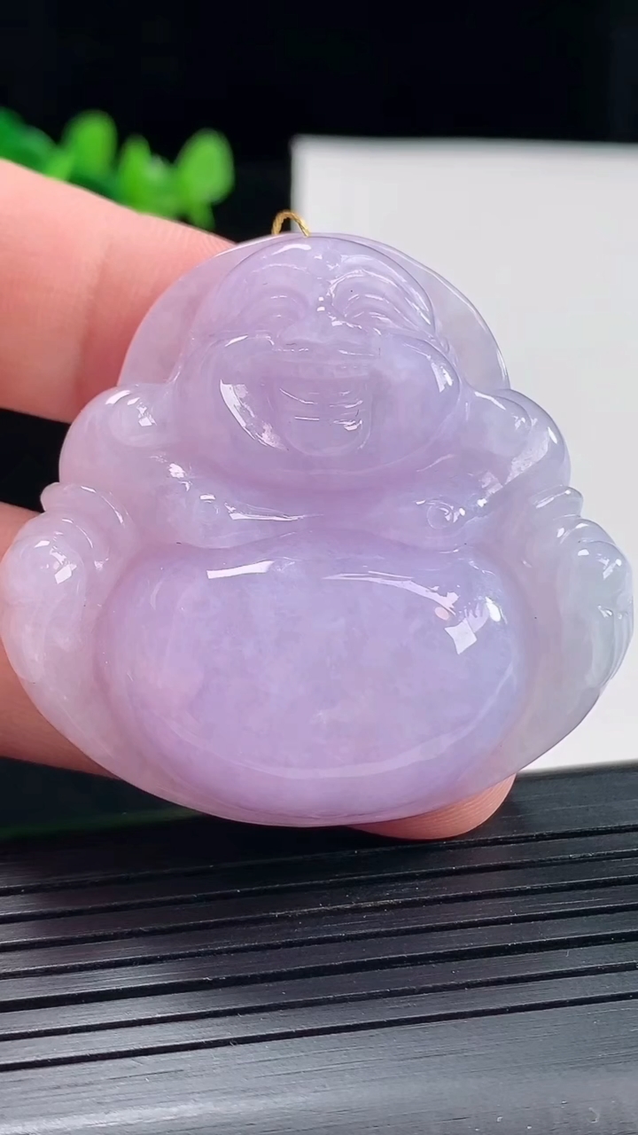天然A货翡翠紫罗兰佛公吊坠，尺寸43.5-45.2-11重量:33.90g
4月27日