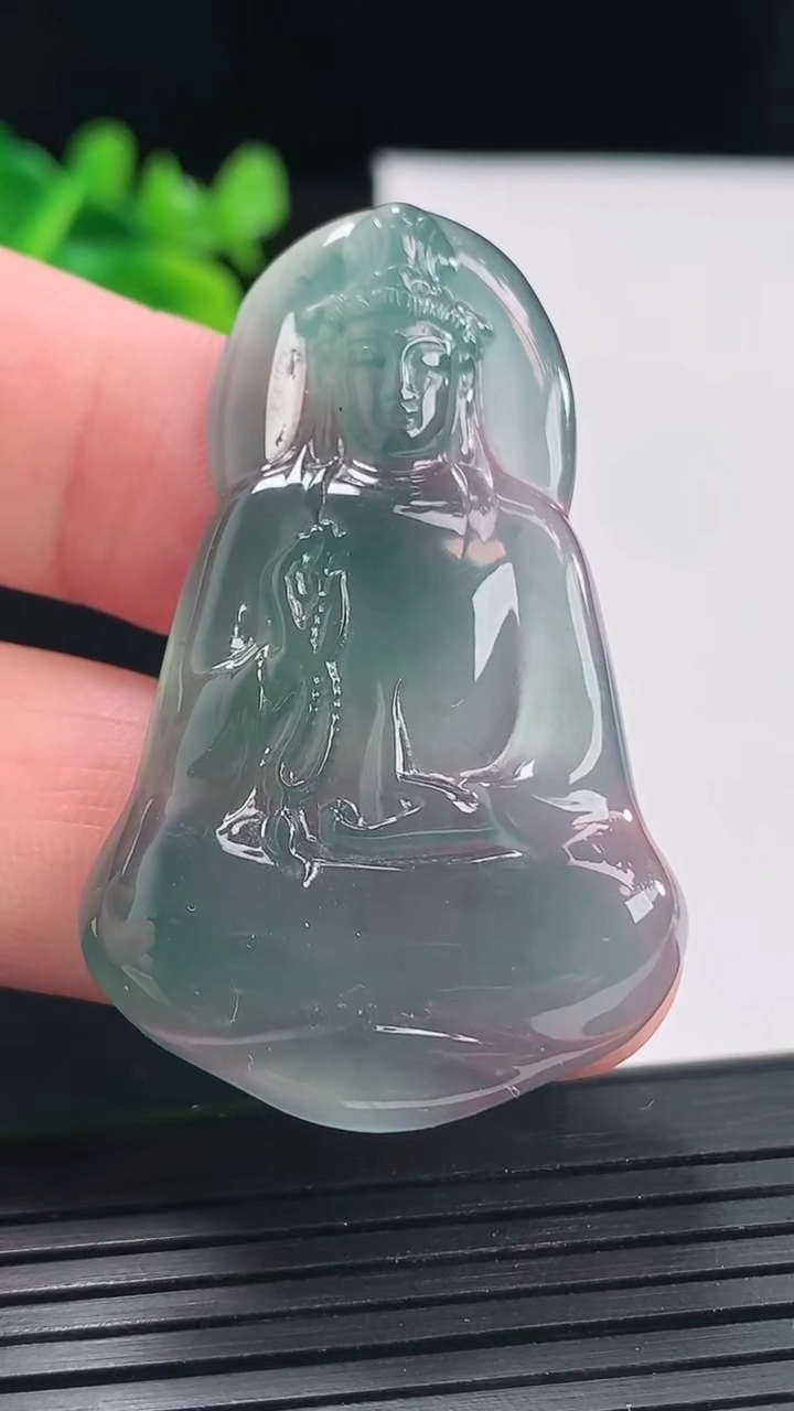 天然A货翡翠冰种蓝水素衣观音吊坠，尺寸50-30.5-4重量:11.07g
4月27日