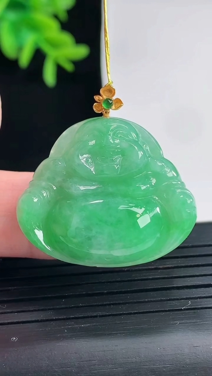 天然A货翡翠佛公吊坠，尺寸25-30-5.8重量:7.06g
4月27日