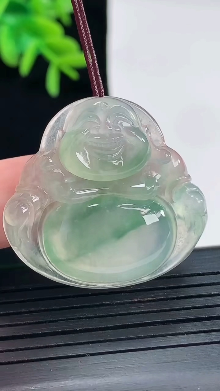 天然A货翡翠种飘花佛公吊坠，尺寸31-33-5.6重量:8.95g
4月27日