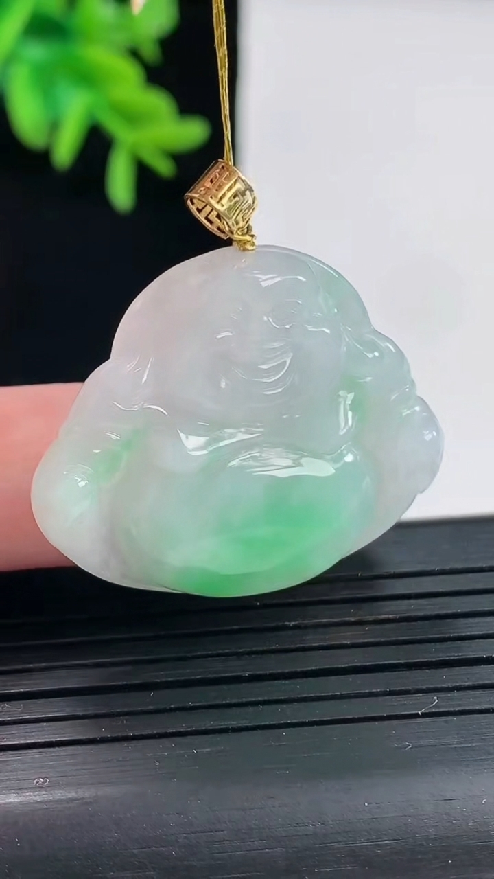 天然A货翡翠佛公吊坠，尺寸29-34-5.8重量:8.67g
4月27日