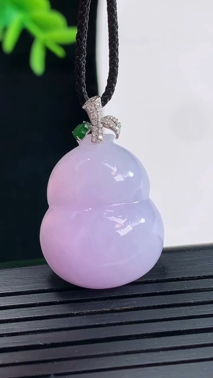 天然A货翡翠18k金紫罗兰葫芦吊坠，尺寸23-20-10.8重量:9.02g
4月27日