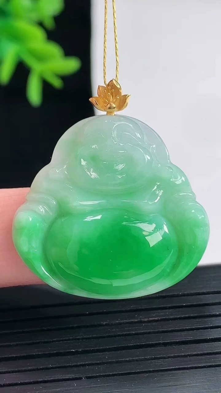 天然A货翡翠佛公吊坠，尺寸27.5-29-4.8重量:6.32g
4月27日