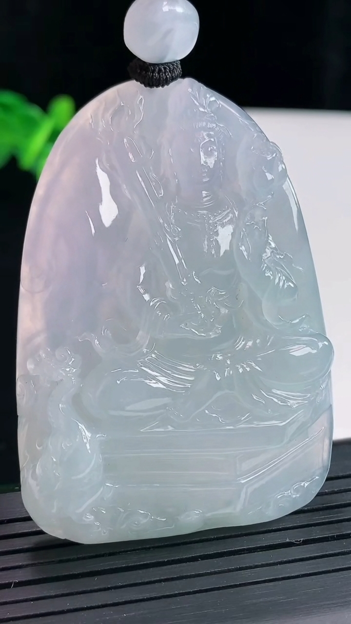 天然A货翡翠种紫罗兰虚空藏菩萨吊坠，尺寸63-43-10.6重量:59.23g
4月27日