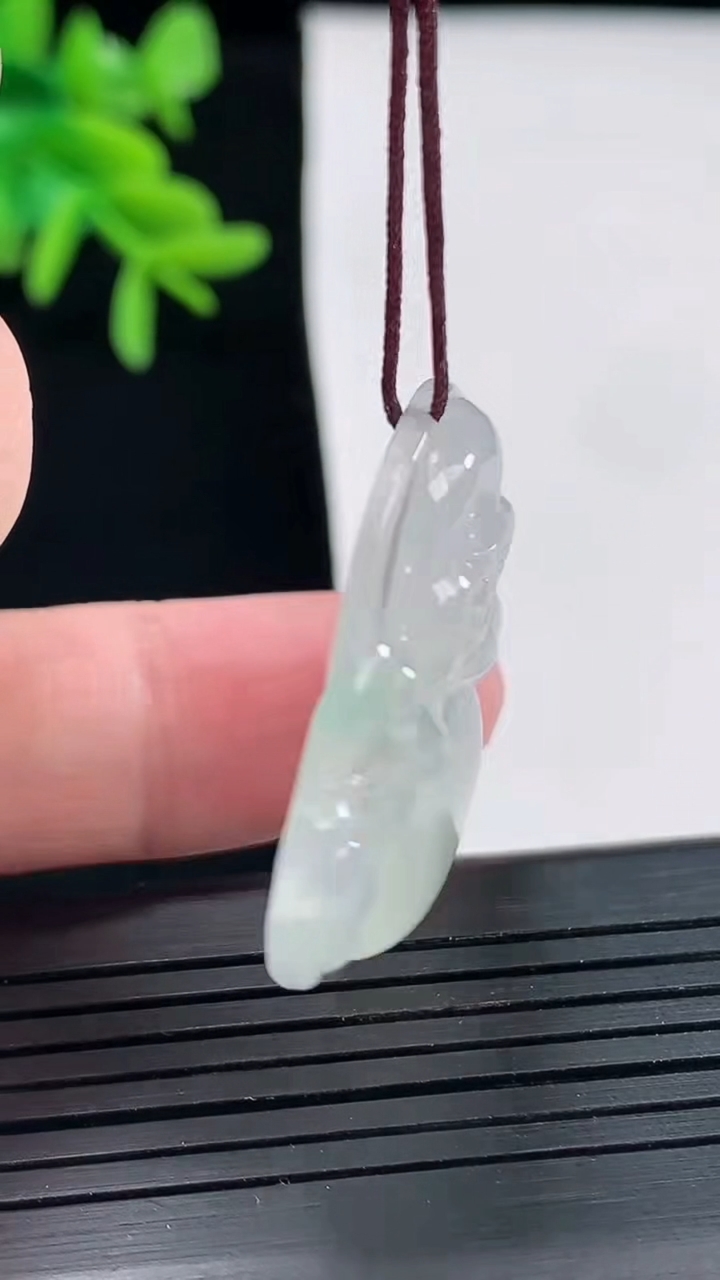 天然A货翡翠佛公吊坠，尺寸31-33-5.6重量:8.71g
4月27日