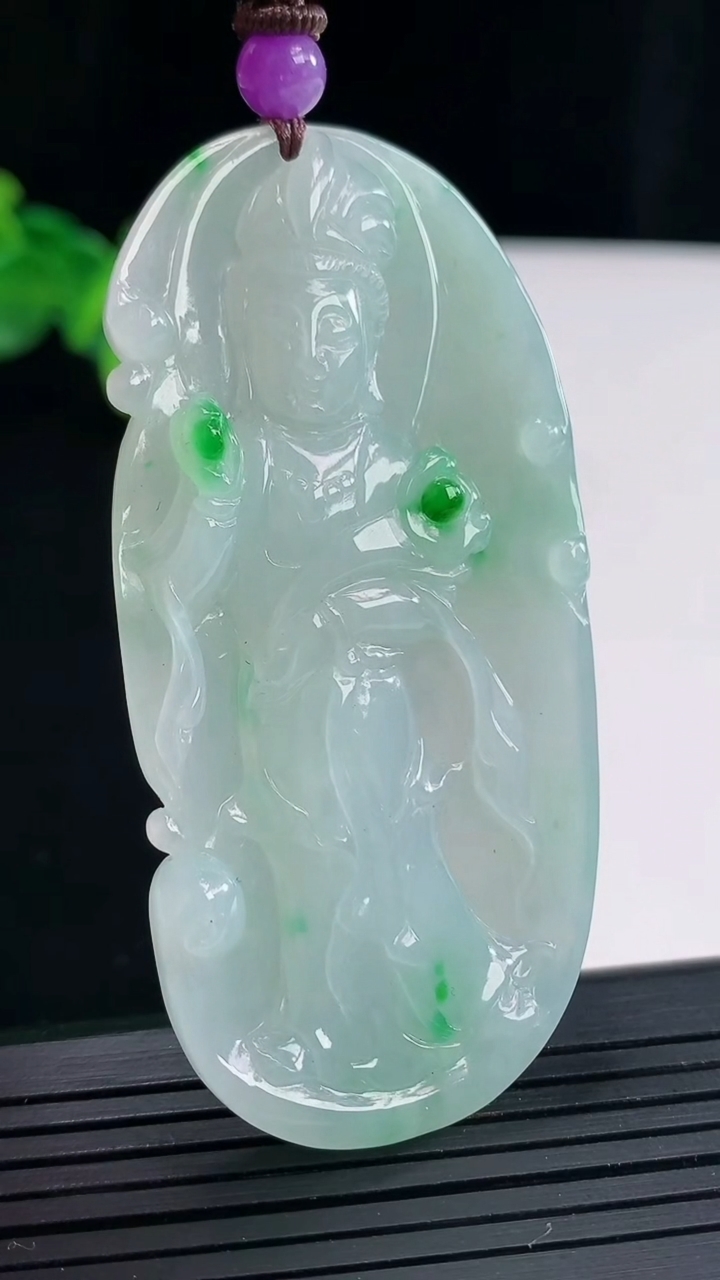 天然A货翡翠观音菩萨吊坠，尺寸67.5-32.5-5.5重量:28.36g
4月27日