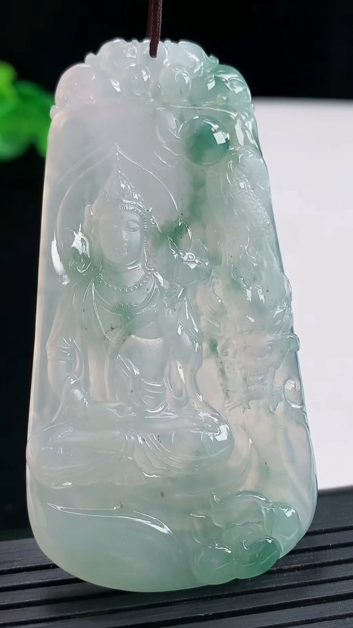天然A货翡翠冰种飘花祥龙大势至菩萨吊坠，尺寸69-36.5-5.2重量:28.46g
4月27日