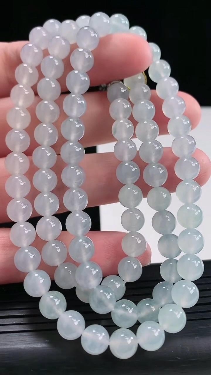 天然A货翡翠种飘花圆珠项链，尺寸7-88颗重量:63.50g
4月27日