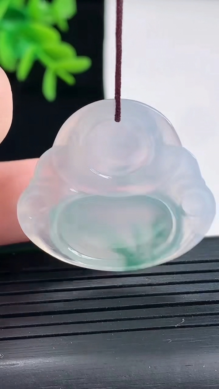 天然A货翡翠种飘花佛公吊坠，尺寸30-32.8-5.6重量:9.03g
4月27日