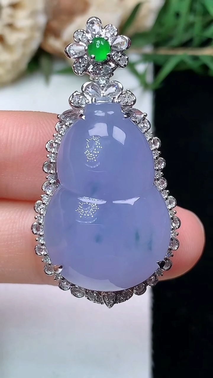 天然A货翡翠k金紫罗兰 飘花葫芦吊坠，尺寸39.6-20.6-12.6，裸石24.7-16.7，重量