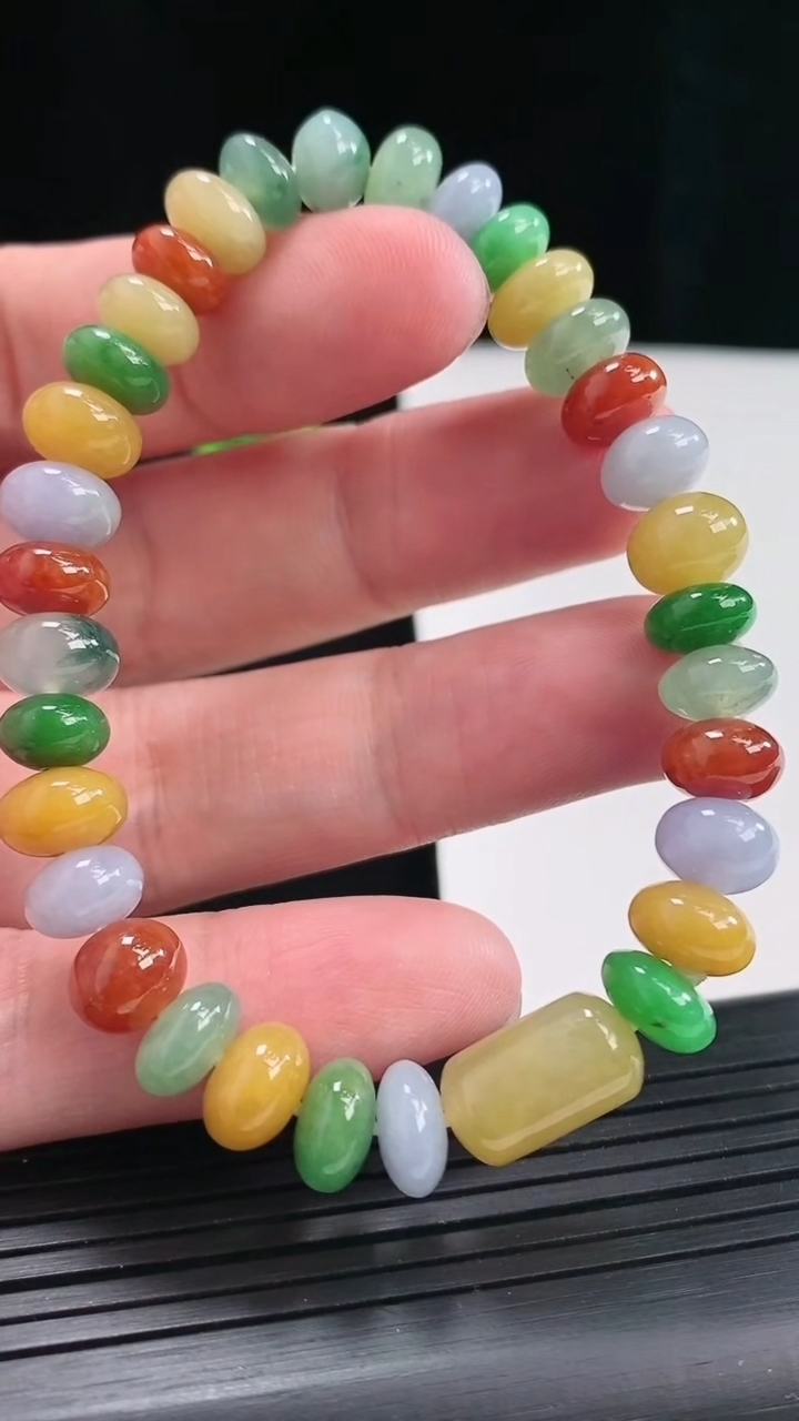 天然A货翡翠三彩算盘珠路路通手串，尺寸12.6-8，8-5.5重量:24.00g4月27日
工厂直销
