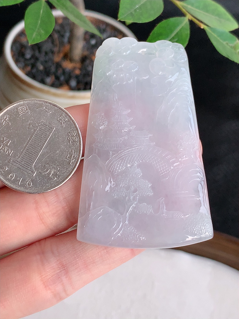 天然A货翡翠白冰白月光意境山水牌吊坠 
尺寸57.3-35-4.5mm 重量23.06g 0426