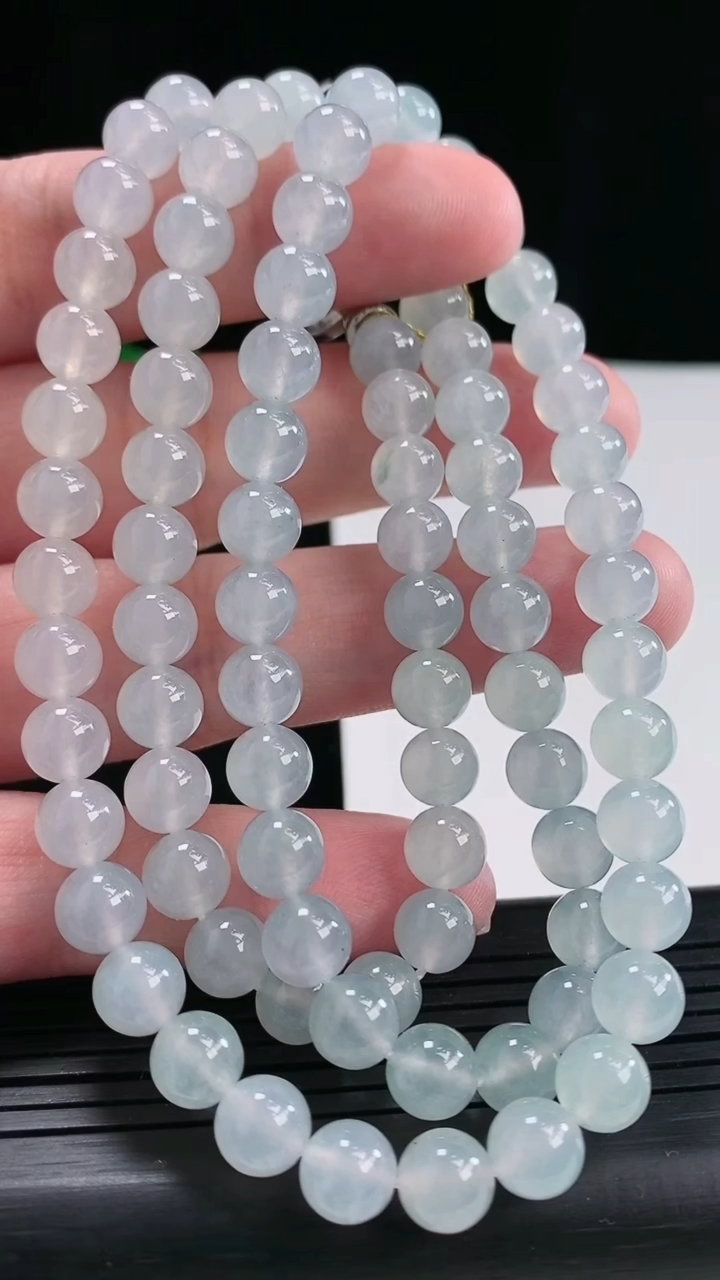 天然A货翡翠种飘花圆珠项链，尺寸7-88颗重量:63.50g
4月27日