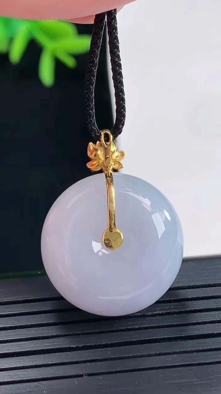 天然A货翡翠18k金紫罗兰路路通吊坠，尺寸21.5-11.5重量:11.61g
4月27日