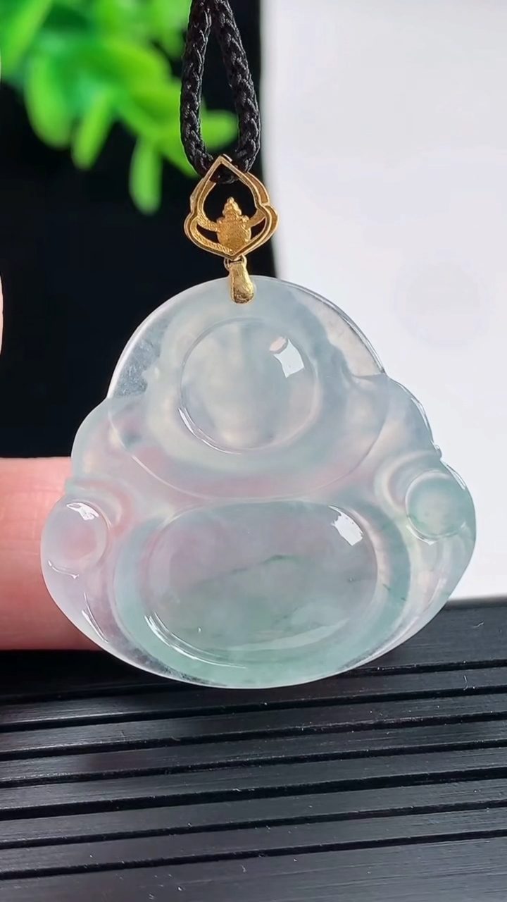 天然A货翡翠种飘花佛公吊坠，尺寸28.5-31-4.5重量:6.36g
4月27日