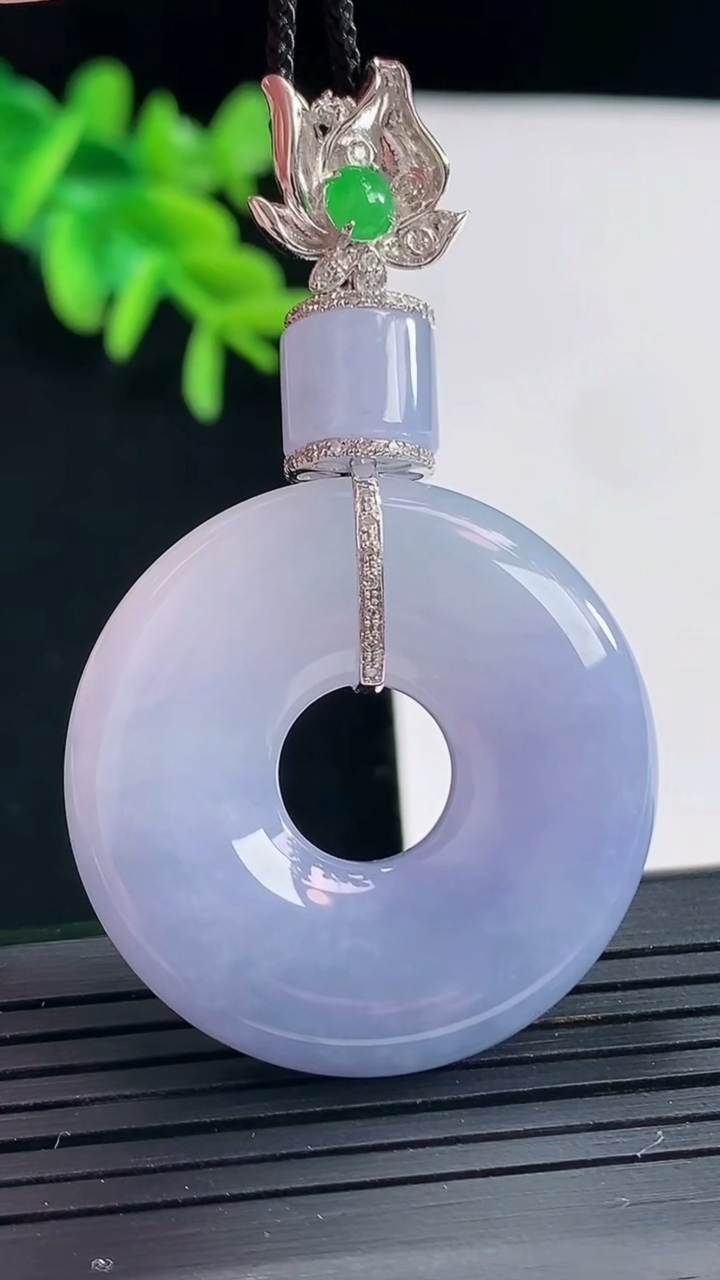 天然A货翡翠18k金紫罗兰平安环吊坠，尺寸33.5-6.5重量:18.86g
4月27日