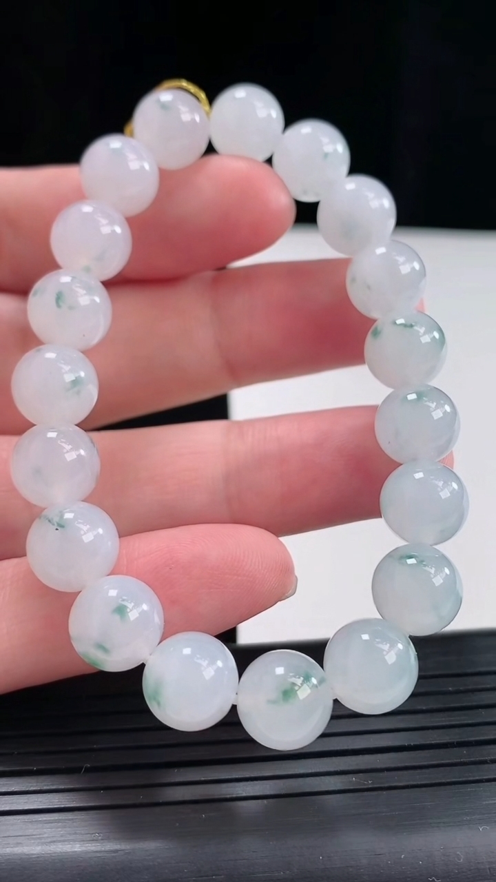 天然A货翡翠飘花圆珠手串，尺寸10-19颗重量:32.87g4月27日
工厂直销收藏佳品,种好水足，