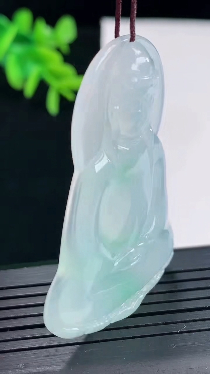 天然A货翡翠素衣观音吊坠，尺寸51.6-36.5-5.6重量:16.81g
4月27日