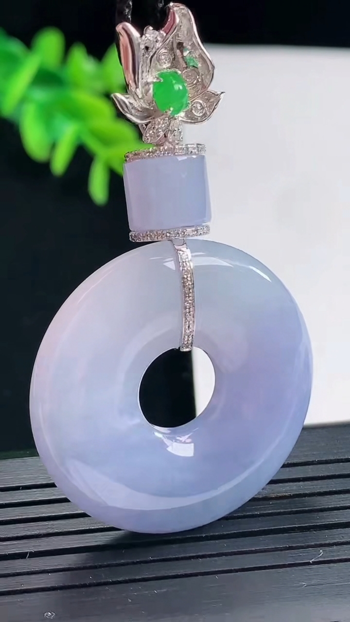 天然A货翡翠18k金紫罗兰平安环吊坠，尺寸33.5-6.5重量:18.86g
4月27日