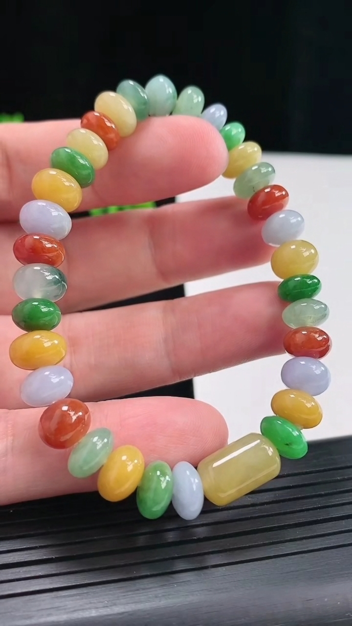 天然A货翡翠三彩算盘珠路路通手串，尺寸12.6-8，8-5.5重量:24.00g4月27日
工厂直销收藏佳品,种好水足，色泽均匀，有种有色，上手高大气！