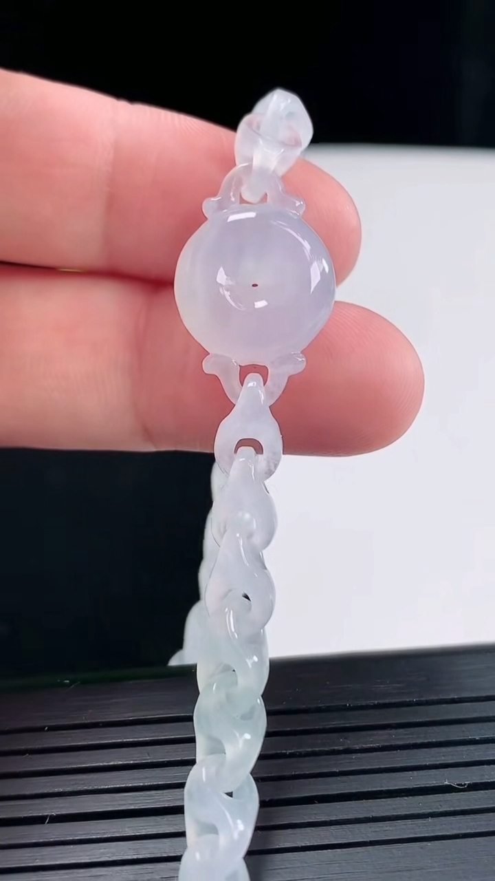 天然A货翡翠种白冰平安扣手串，尺寸14-6.2重量:14.65g4月27日
工厂直销收藏佳品,种好水足，色泽均匀，有种有色，上手高大气！