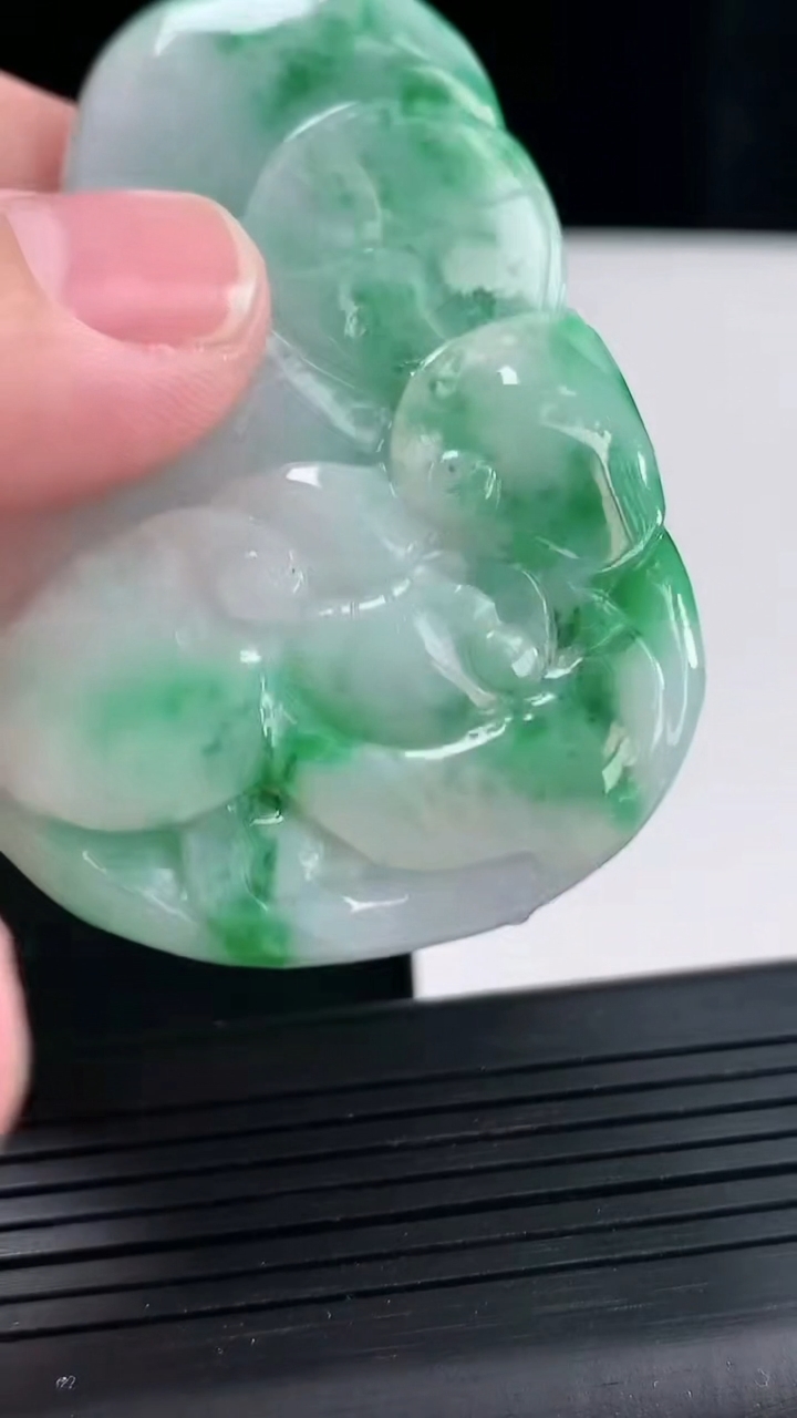 天然A货翡翠凤凰吊坠，尺寸65.5-41-8重量:46.61g
4月27日