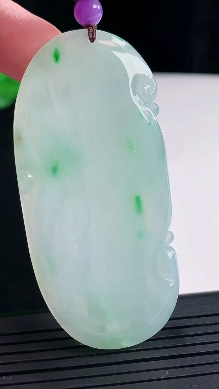 天然A货翡翠观音菩萨吊坠，尺寸67.5-32.5-5.5重量:28.36g
4月27日